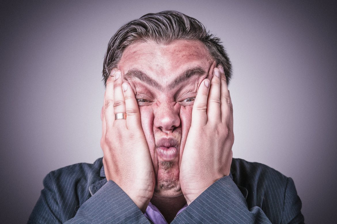 man-hands-stress Da partita IVA a INPS: 5 cose essenziali per avviare la tua attività