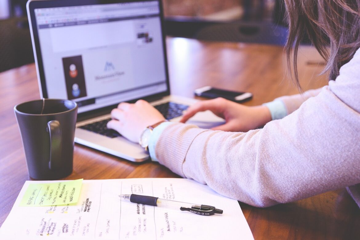 Gli strumenti tecnologici per riconoscere i testi generati da IA